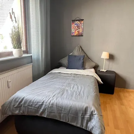 Komfortabel & Kunstvoll Schlafen Vor Den Toren Frankfurts Apartamento