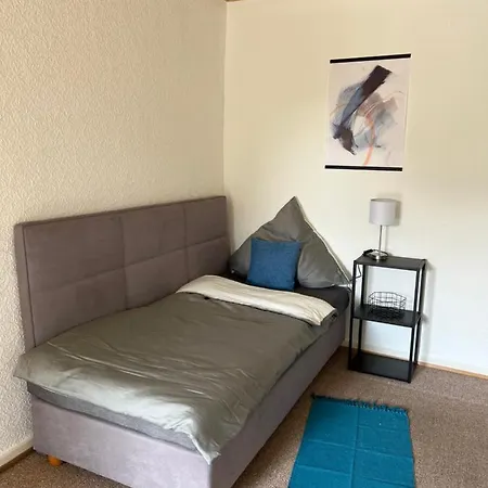 Komfortabel & Kunstvoll Schlafen Vor Den Toren Frankfurts Apartamento